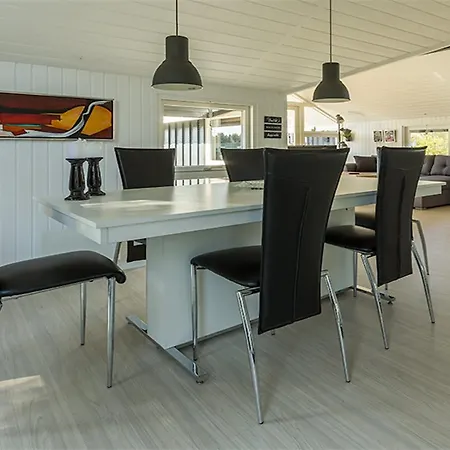 Two-bedroom Holiday In * Hals