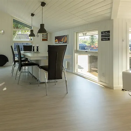 Two-bedroom Holiday In * Hals